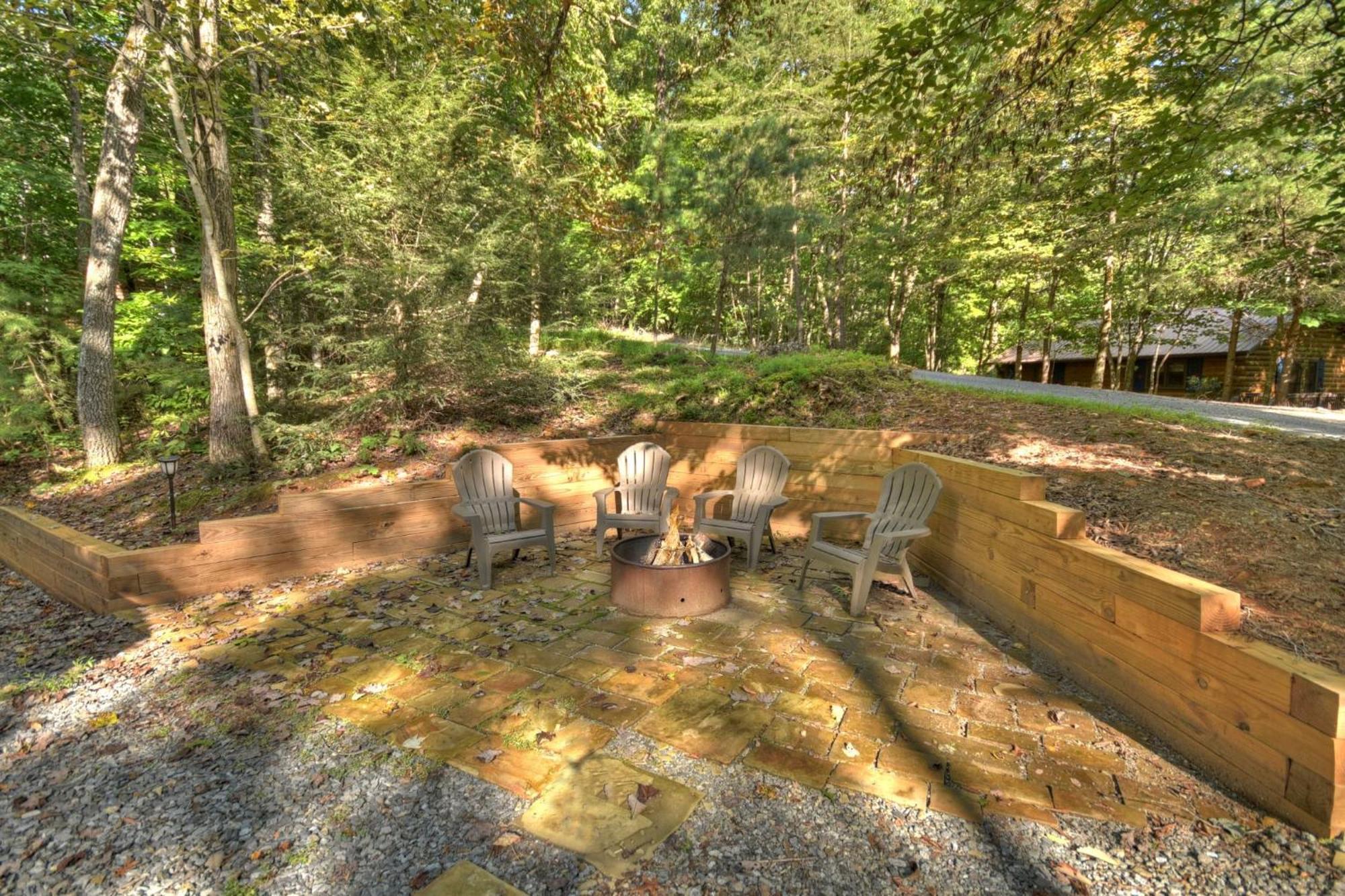 Bearfoot Ridge Wood-Burning Fireplace Cozy Hot Tub Serene Views Ellijay Esterno foto